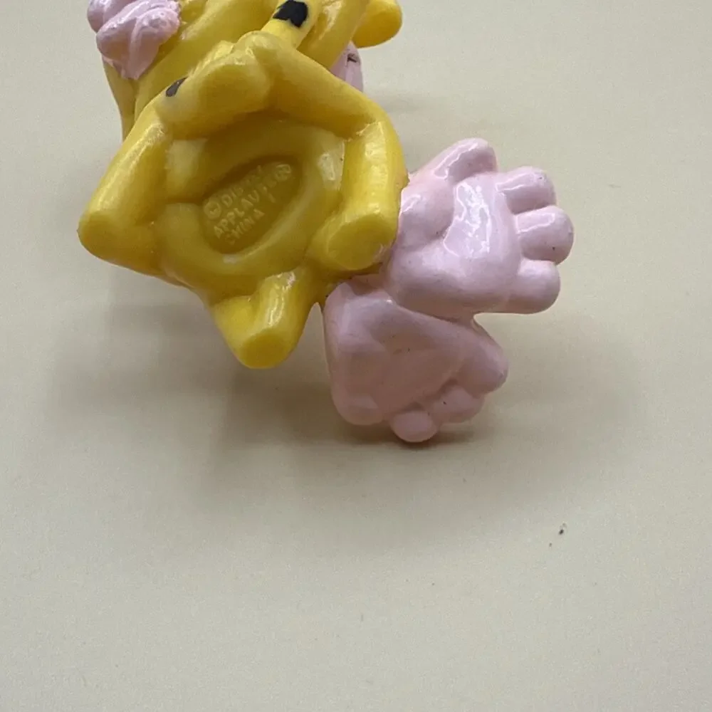 Applause marsupilami sitting